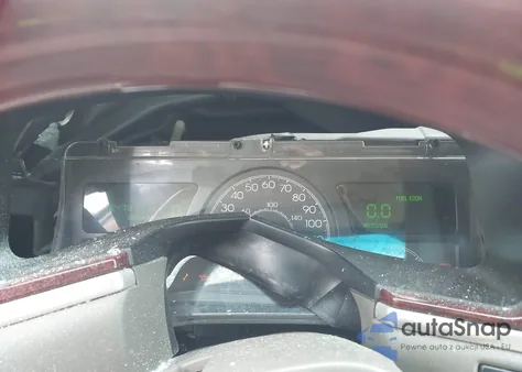 2005 Lincoln Town Car Signature Limited из США, поврежденный, VIN 1LNHM82W05Y664410